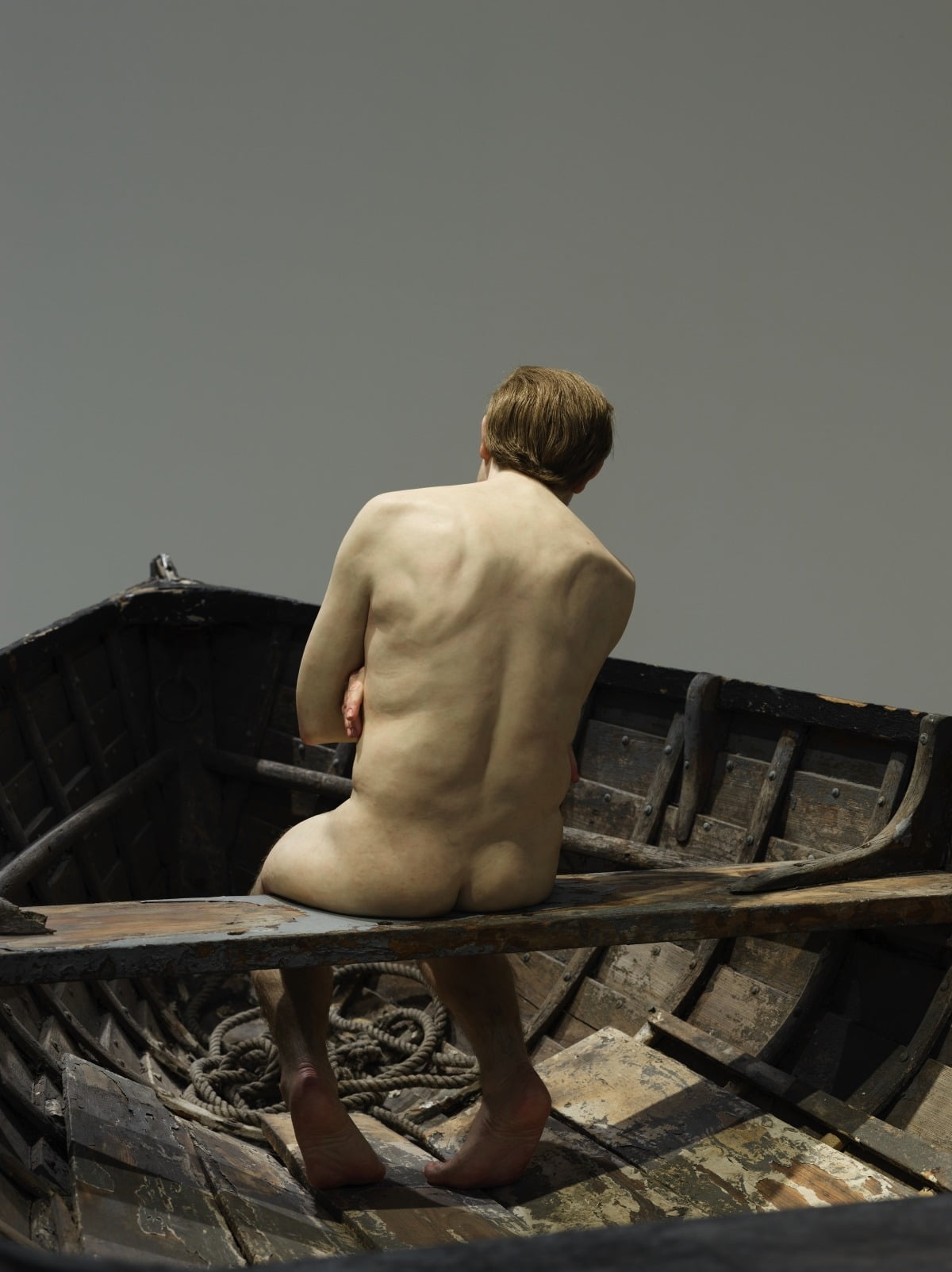<배에 탄 남자>(2002) / 사진. ⓒ Fondation Cartier ⓒ MMCA ⓒ Ron Mueck / Photographer ⓒ Kiyong Nam