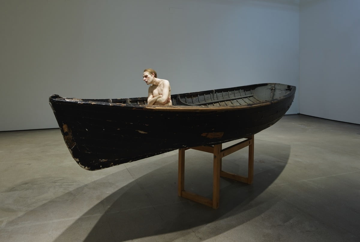 <배에 탄 남자>(2002) / 사진. ⓒ Fondation Cartier ⓒ MMCA ⓒ Ron Mueck / Photographer ⓒ Kiyong Nam