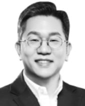[시론] 정치 피로 시대의 정신적 비상구