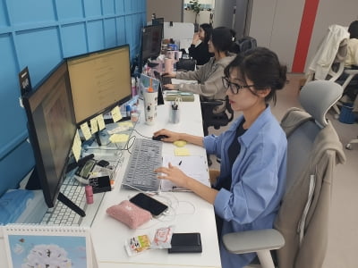 현금 서비스 400만원 받아 창업…8000억 부자 됐다 '잭팟' [윤현주의 主食이 주식]