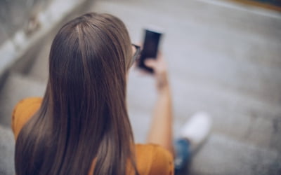 "청소년에 해로워"…'SNS 19금법' 추진에 틱톡·인스타 등 반발