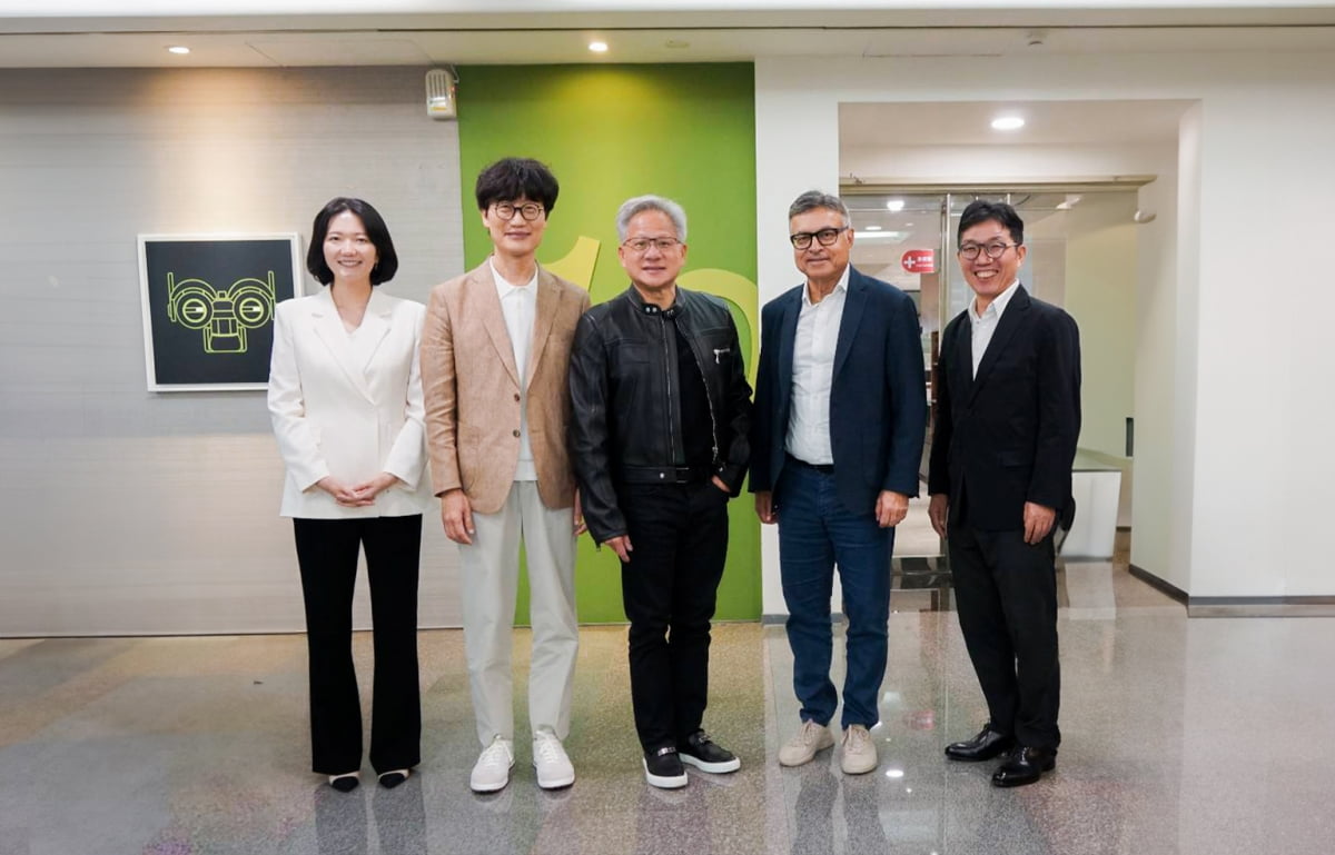 젠슨 황 등판에 네이버 심봤다…태국 AI 시장 진출 본격화