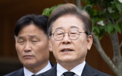 이재명 "정치가 전쟁 되고 있어…盧, 희생자 중 한 명"[대선 현장]