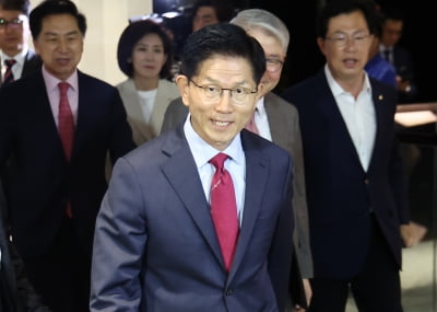 국힘 "65세 이상 버스 무임승차 도입…배우자 간병시 100만원"