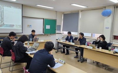 여행 플랫폼에선 안 통하는 '락인효과'?…전문가들 진단은