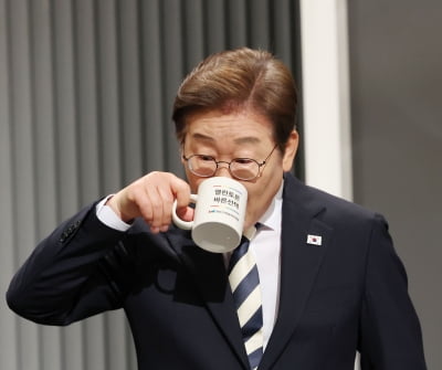 '尹 부자감세 원상 복구' 지적에…이재명 "지금은 유보해야" [대선 토론]