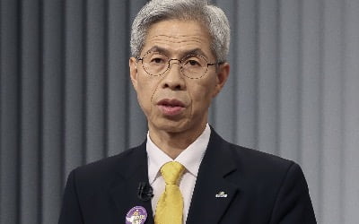 방긋 웃으며 "지금은 이재명입니다"…李 지원사격 나선 권영국 [대선 토론]