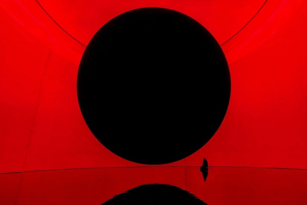 teamLab <Levitation Void>, 2025. / 사진. © teamLab Phenomena Abu Dhabi