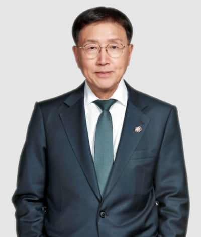 조영곤 전 서울지검장, ‘SKT 해킹’ 소송 총괄 지휘