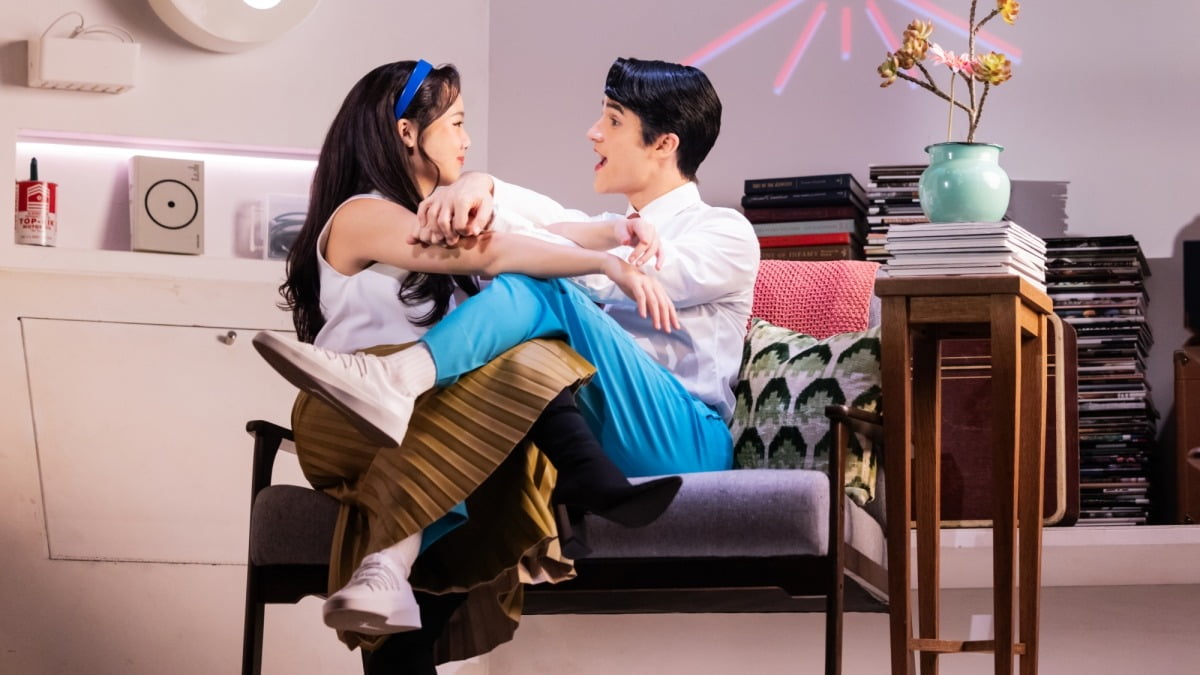 브로드웨이 무대에 오른 뮤지컬 '어쩌면 해피엔딩' 공연 장면. 메튜 머피, 에반 짐머만 제공 