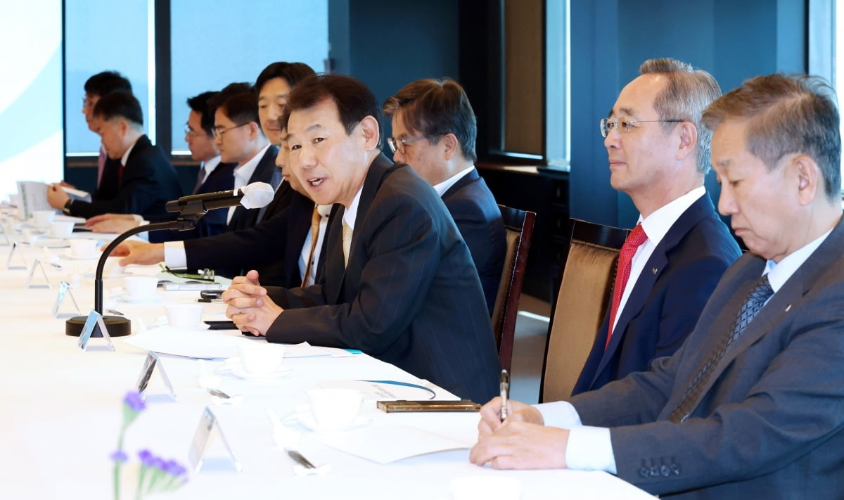 26일 정오 서울 여의도 63빌딩에서 열린 상반기 한국거래소 회원사 간담회에 앞서 정은보 한국거래소 이사장이 인사말을 하고 있다.  /사진=한국거래소