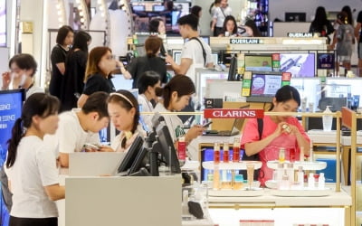 中 관광객 몰려온다…단오절 앞두고 면세점 업계 '들썩'