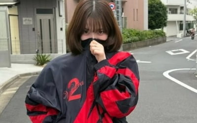 '민감한 시기에 화들짝' 카리나, 빨간 점퍼 사진 올렸다 삭제