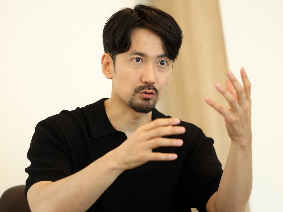 배우 홍선우가 26일 오후 서울 명동예술극장에서 한국경제신문과 인터뷰하고 있다./사진=최혁 기자