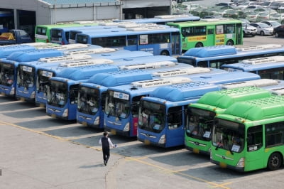 “시민들께 죄송”…서울 시내버스 첫차부터 멈춰 '출근길 대혼란' 예고