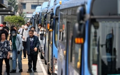 서울 시내버스 파업 돌연 유보…"교섭 재개할 것, 전 노선 정상 운행"