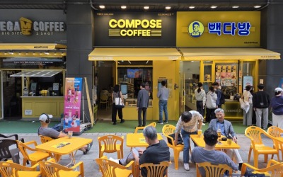 메가·컴포즈 다닥다닥 붙어있는데…'빽다방'에만 직장인 몰렸다