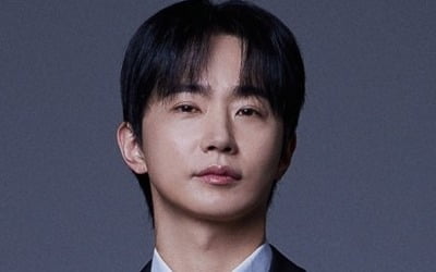 '전 연인 폭행 의혹' 전호준, 연극 자진 하차