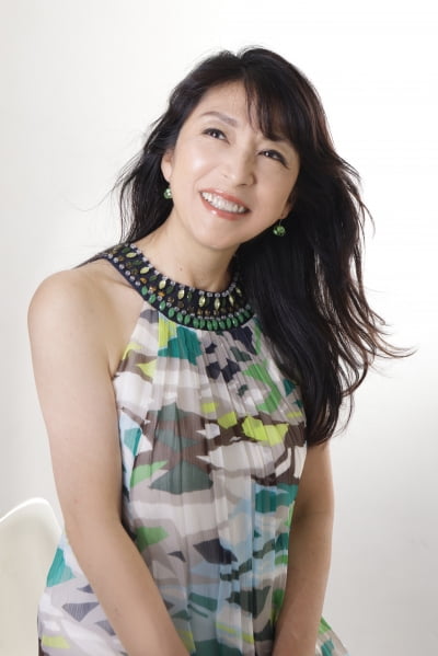 "햇살을 향해 앞으로"...보사노바의 계절이 불어온다, 리사 오노로부터