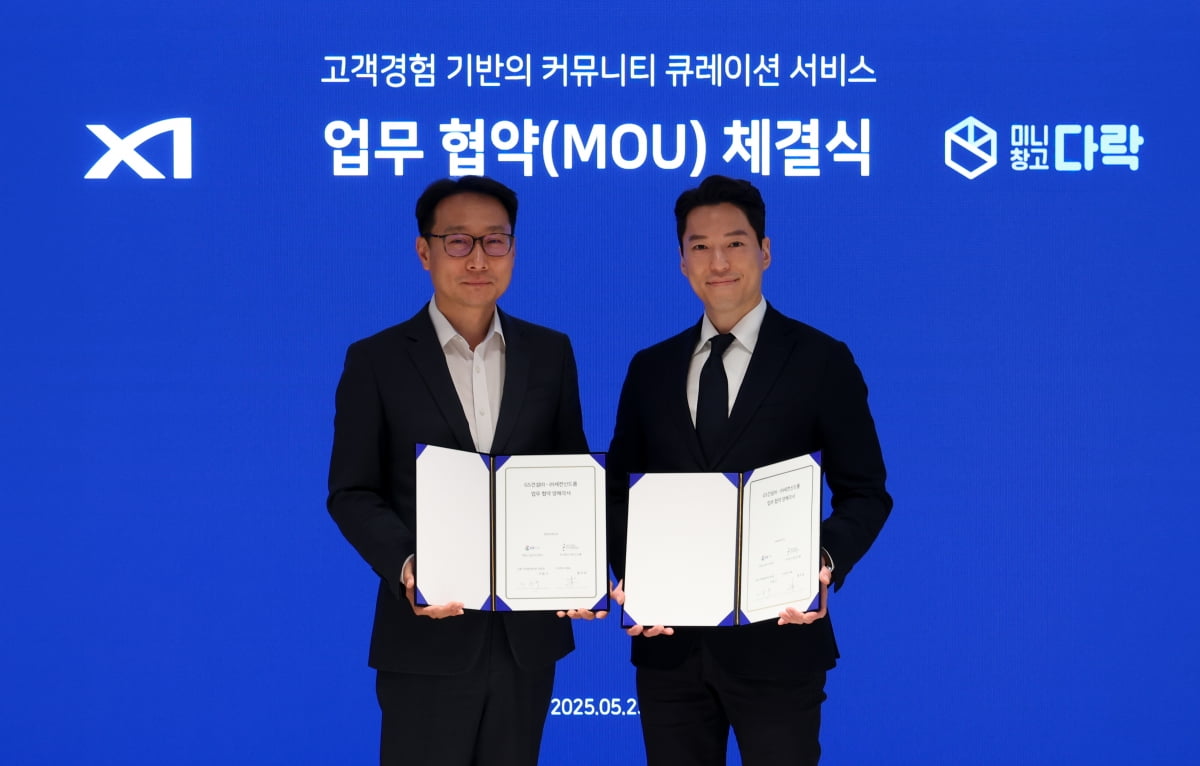 이용구 GS건설 건축주택설계부문장(사진 왼쪽)과 홍우태 세컨신드롬 대표가 업무 협약을 체결했다. 