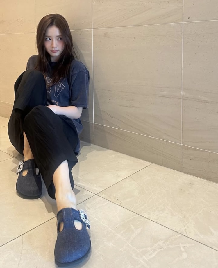 Shin Sae-kyeong Dazzles with Her Actress Aura Ahead of 'Humint' Release