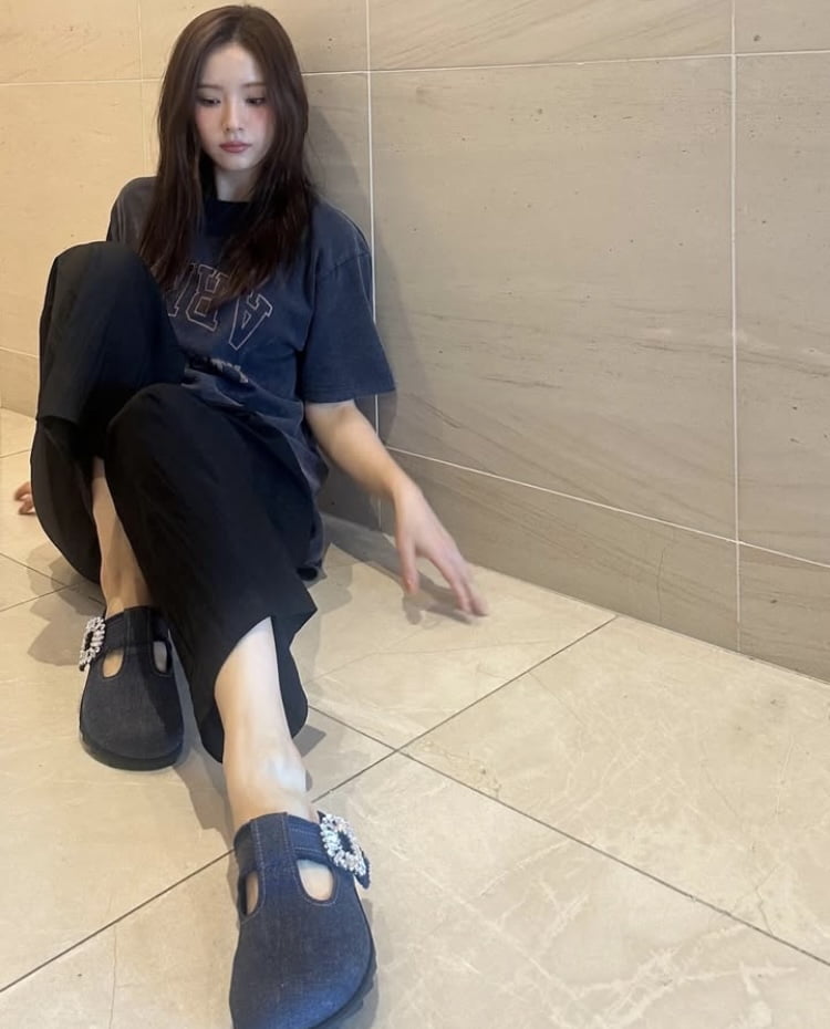 Shin Sae-kyeong Dazzles with Her Actress Aura Ahead of 'Humint' Release