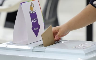 '대치동 대리투표' 선거사무원…경찰, 구속영장 신청