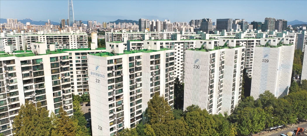 지난달 경매 낙찰가율 127%를 기록한 서울 송파구 문정동 '올림픽훼밀리타운'. /사진=한경DB