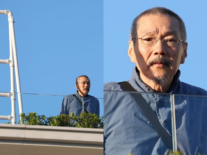 칸 토토사이트 지분가 열리는 프랑스 칸에 위치한 한 호텔 발코니에서 포착된 홍상수 /사진=EPA