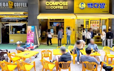 메가·컴포즈 다닥다닥 붙어있는데…'빽다방'에만 직장인 몰렸다