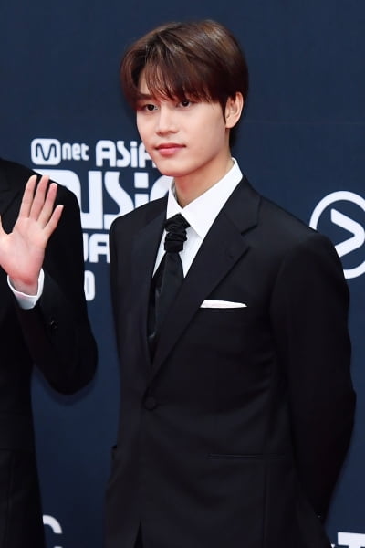 'NCT 출신' 태일, 특수준강간 혐의 첫 공판 한달 후 연기
