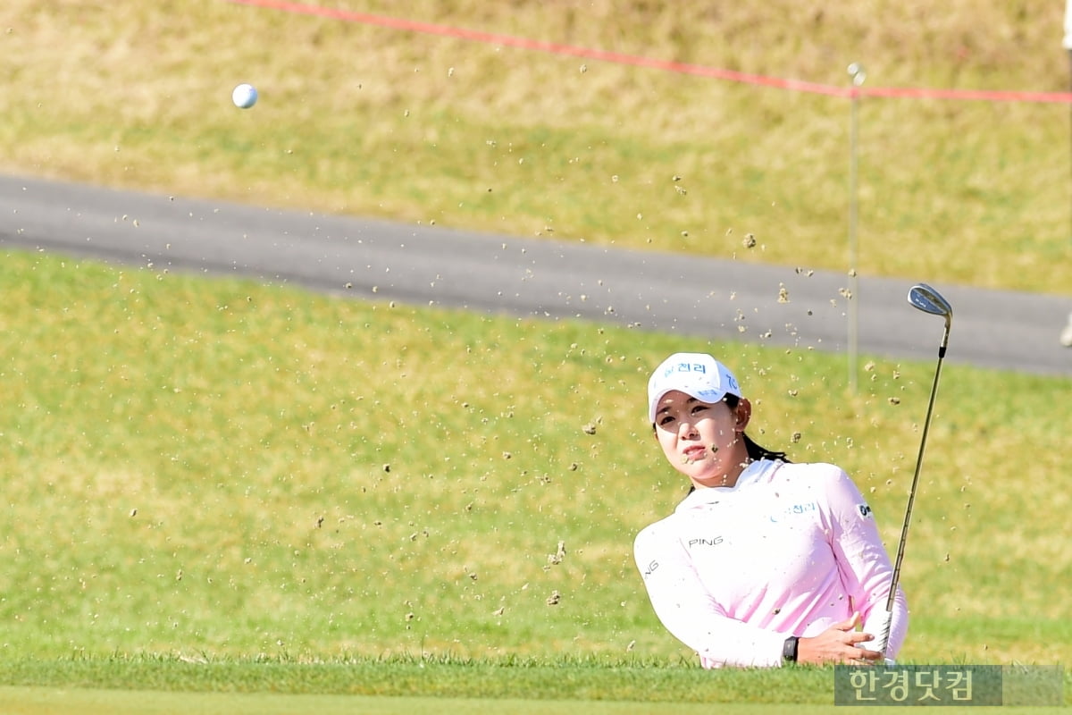 [포토] 박보겸, '벙커 탈출하고 버디를 향해~'