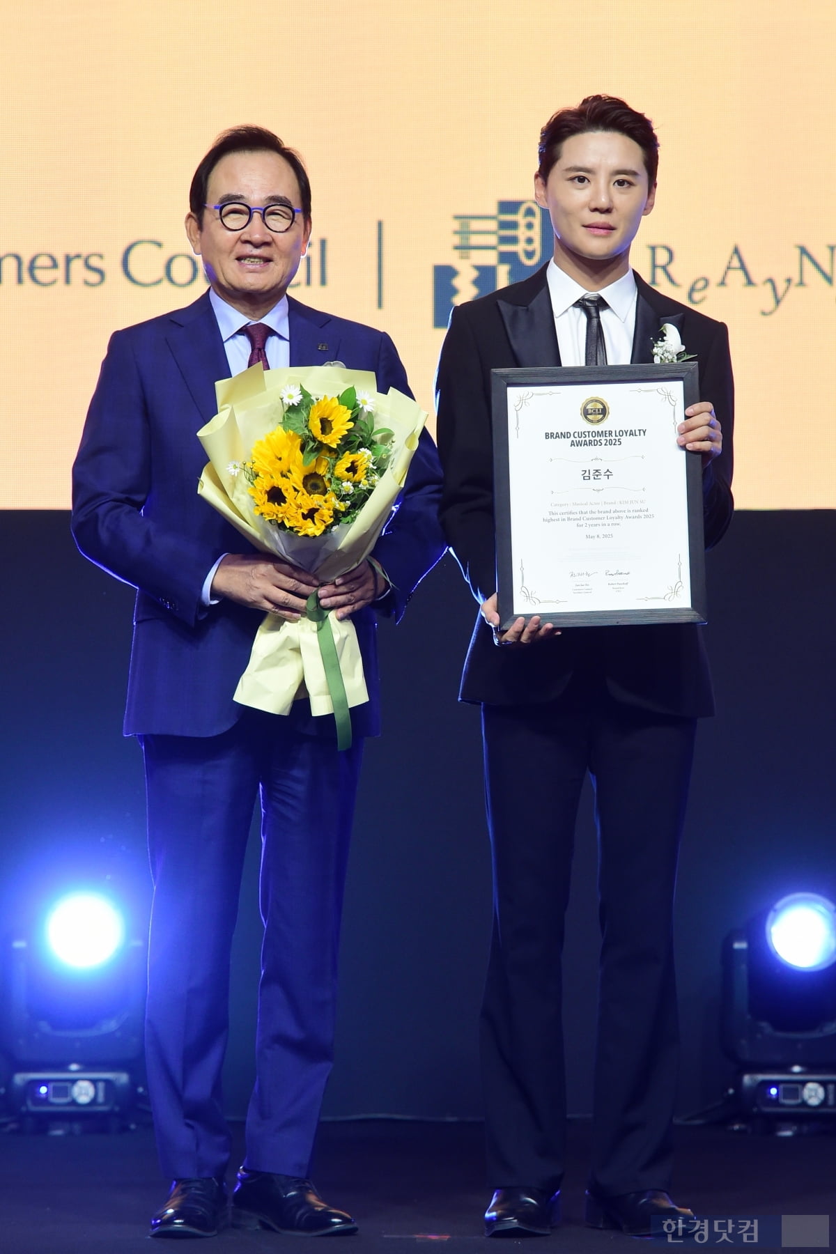 [포토] 김준수, '2025 브랜드 고객충성도 대상' 남자 뮤지컬배우 부문 수상