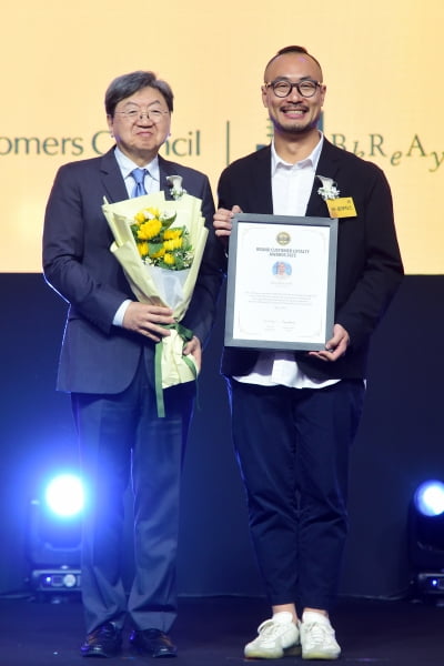 [포토] 김민수 비-로보틱스 대표, '2025 브랜드 고객충성도 대상' 최고경영자 부문 수상