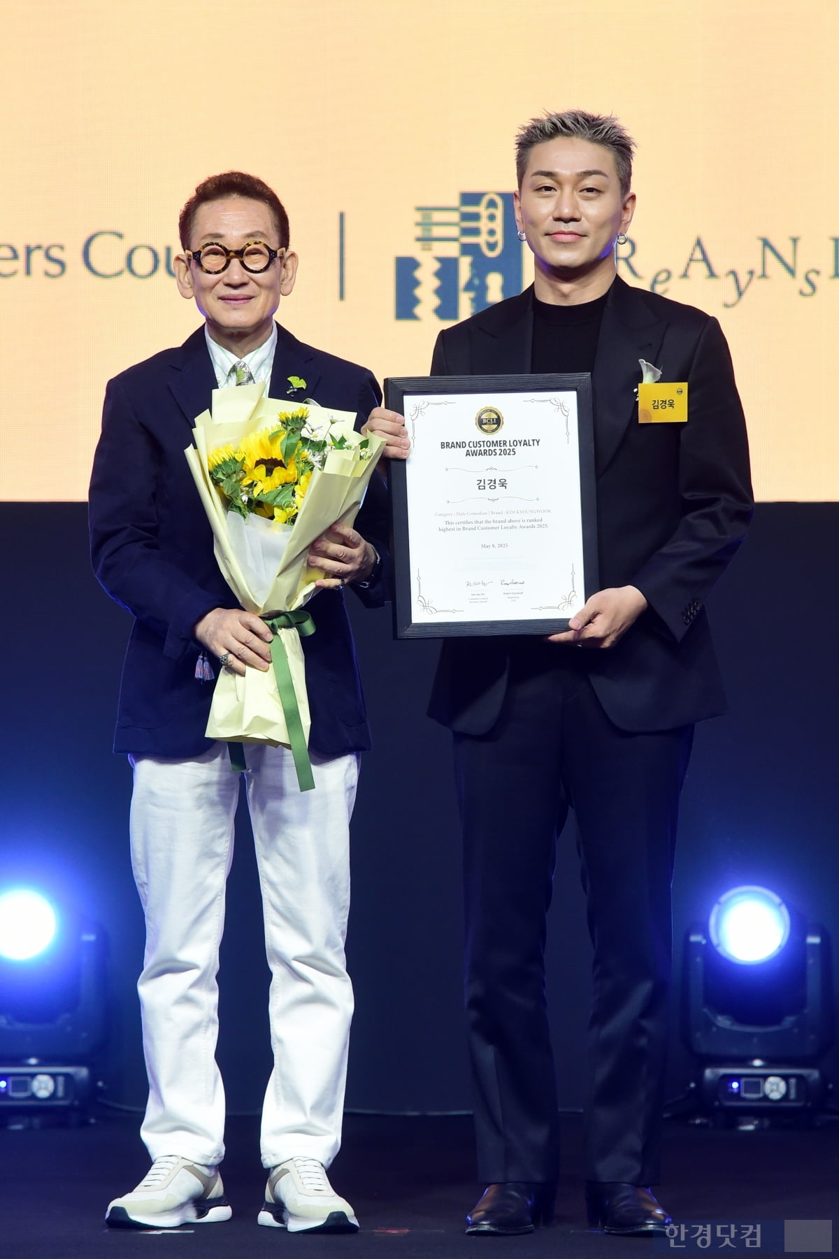 [포토] 김경욱, '2025 브랜드 고객충성도 대상' 개그맨 부문 수상