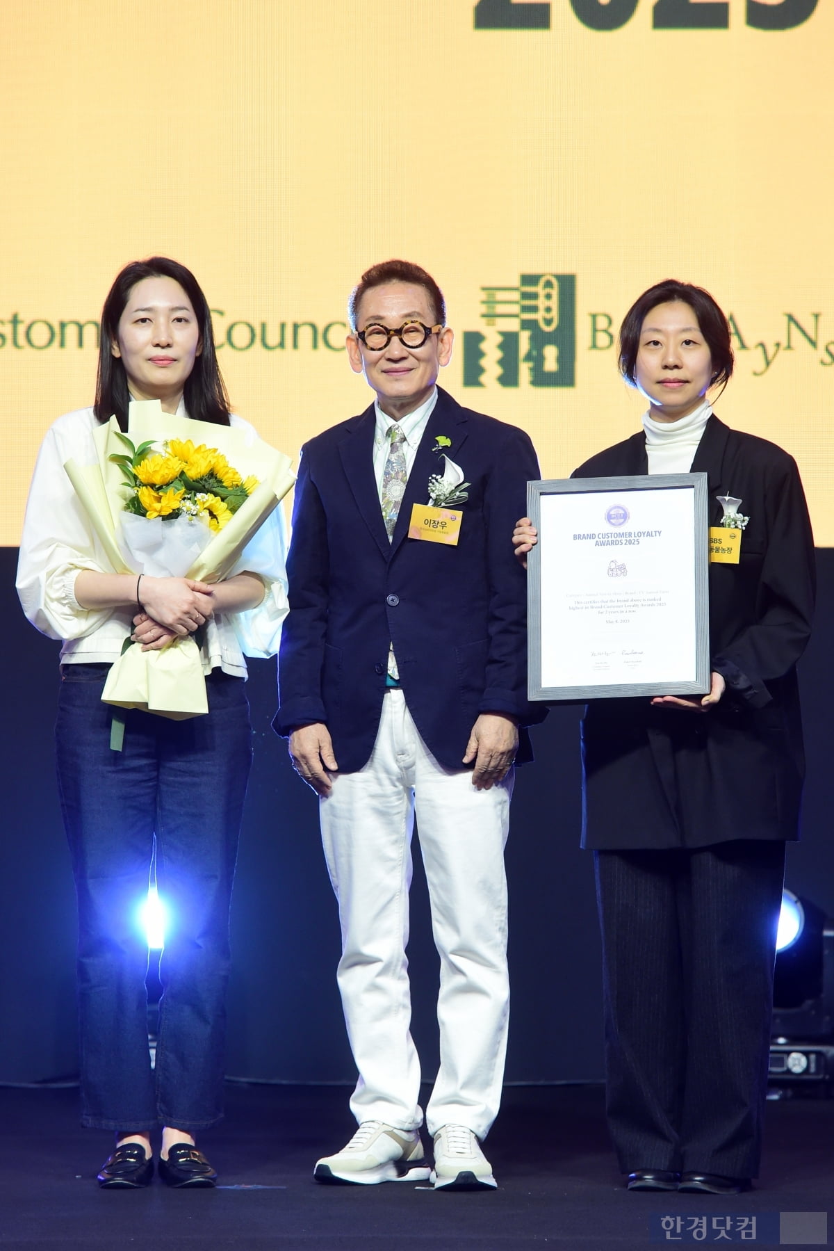 [포토] SBS 'TV 동물농장', '2025 브랜드 고객충성도 대상' 동물예능 프로그램 부문 수상