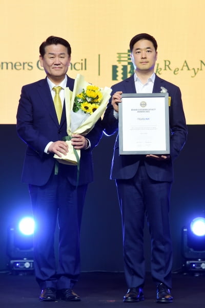 [포토] 플러그링크, '2025 브랜드 고객충성도 대상' 전기차충전플랫폼 부문 수상