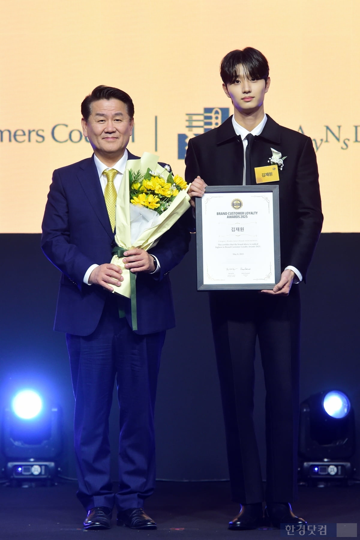 [포토] 김재원, '2025 브랜드 고객충성도 대상' 신인 남자배우 부문 수상