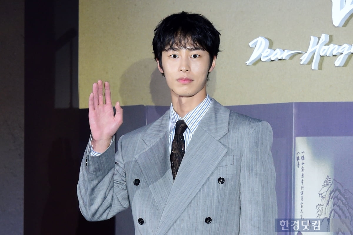 [포토] 이재욱, '팬들 마음 흔드는 멋진 모습'