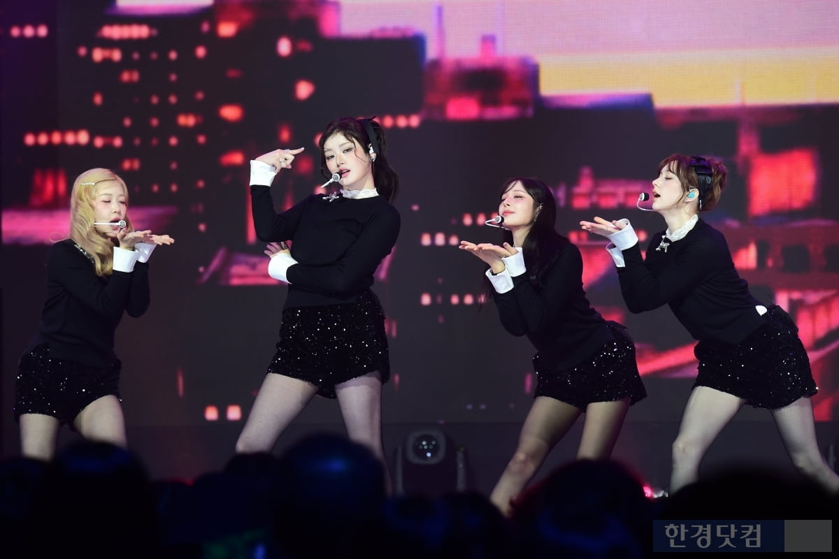 [포토] 피프티피프티, '블랙을 입어도 빛나는 소녀들'