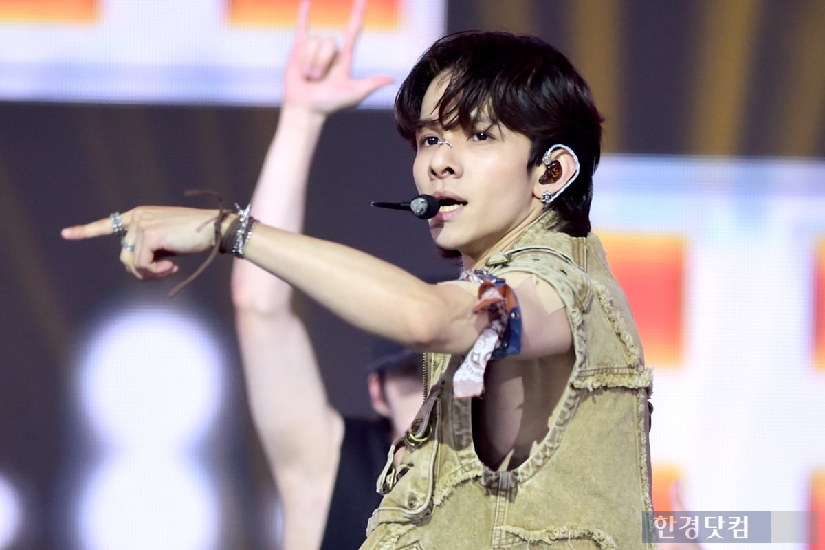 [포토] 사무엘, '팬들 반하게 만드는 멋진 모습'