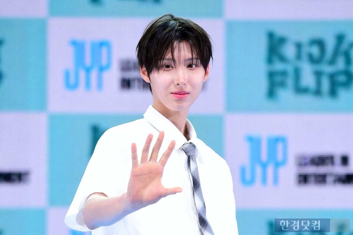 "데뷔 때의 날 뛰어넘고"…킥플립, '민트색 청량' 에너지 뿌린다 [종합]