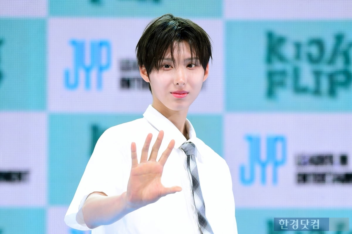 [포토] 킥플립 주왕, '우월한 비율 과시하며~'