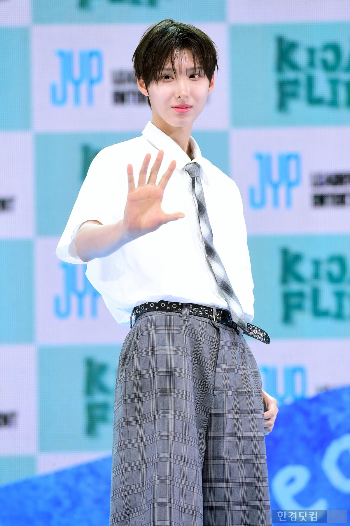[포토] 킥플립 주왕, '우월한 비율 과시하며~'