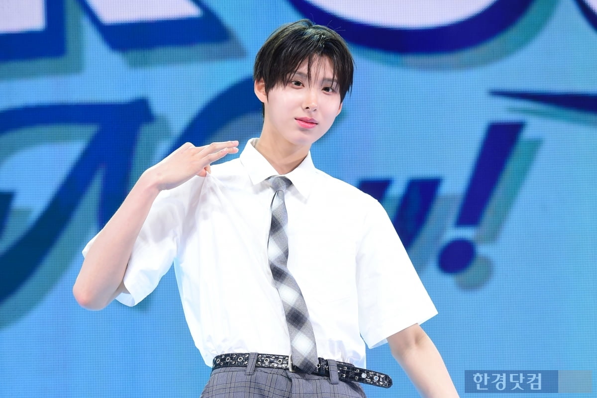 [포토] 킥플립 주왕, '우월한 비율 과시하며~'