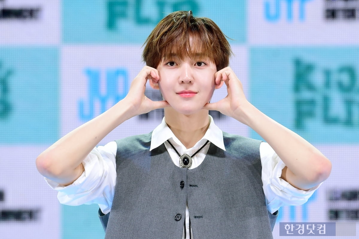 [포토] 킥플립 동현, '팬들 마음 사로잡는 멋진 모습'