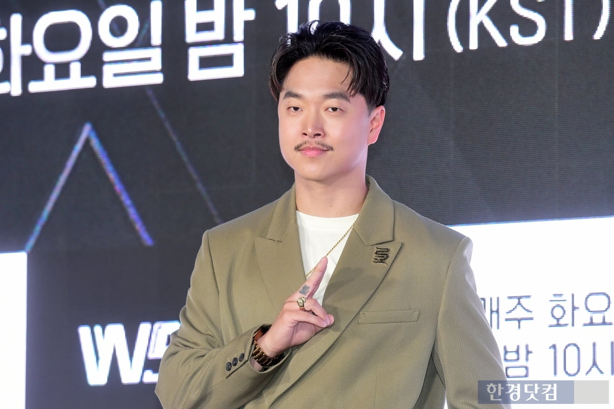 박진영, ‘스트릿 우먼 파이터’ 심사위원으로 출격! 카리스마 넘치는 마이크 송에 시선 고정!