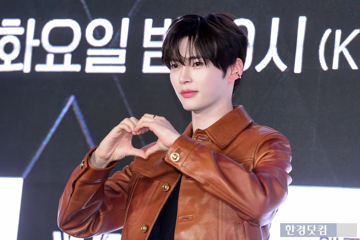 [포토] 성한빈, '팬들 심쿵하게 만드는 멋진 모습~'