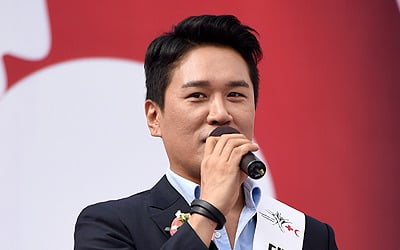 카리나 해명에도…JK김동욱 "당당한 자기 표현"