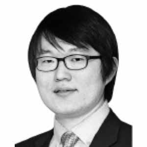 갈수록 낮아지는 성장률 전망치…한은 기준금리 낮출까